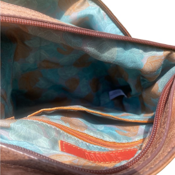 HOBO Vintage Leather Shoulder Bag with Adjustable Strap - Picture 7 of 13